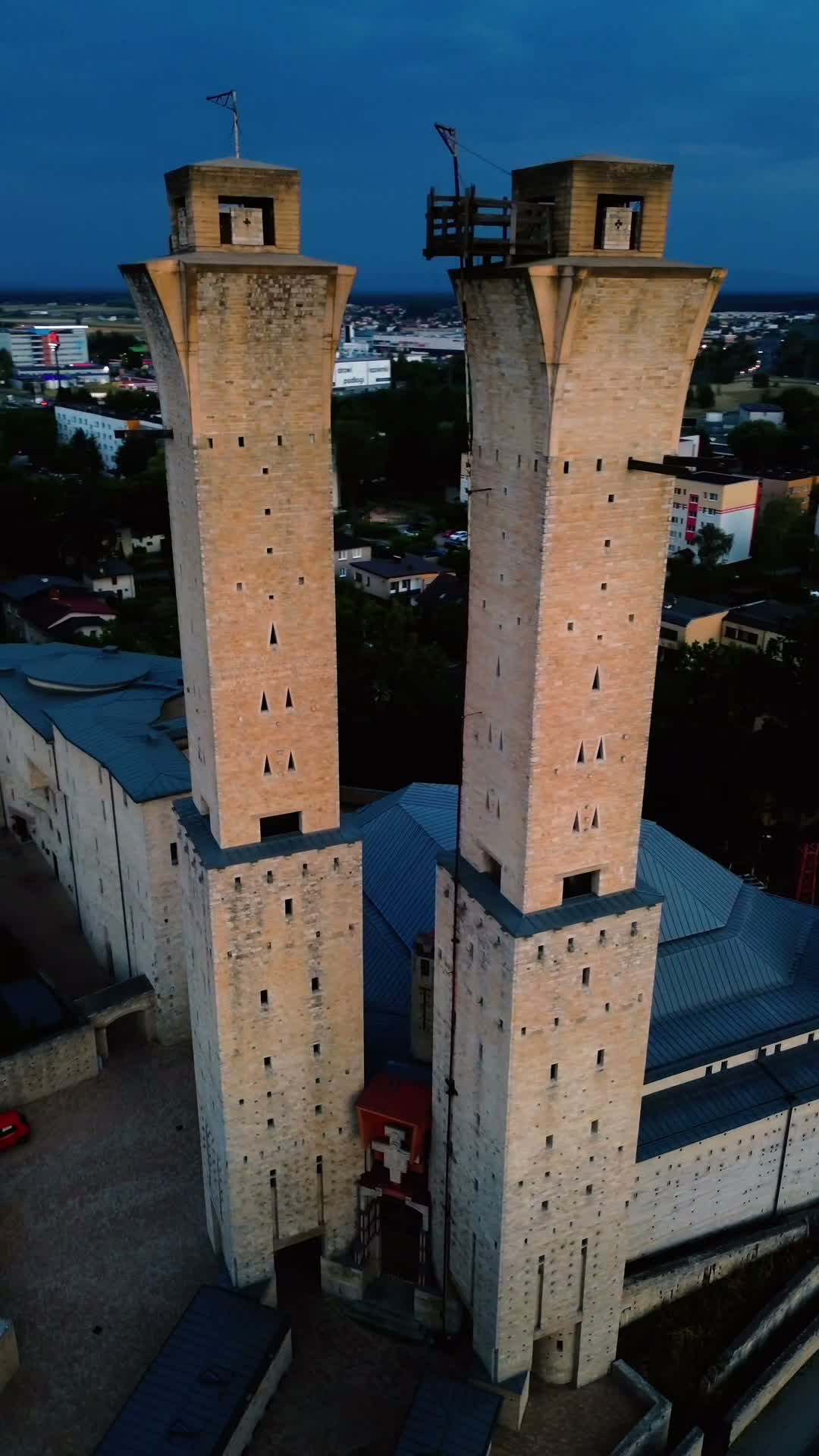 f59f7ca2544b4d21b124f3c927b7fd34 - A drone video from Dominik Rojek's portfolio on LetsFly.